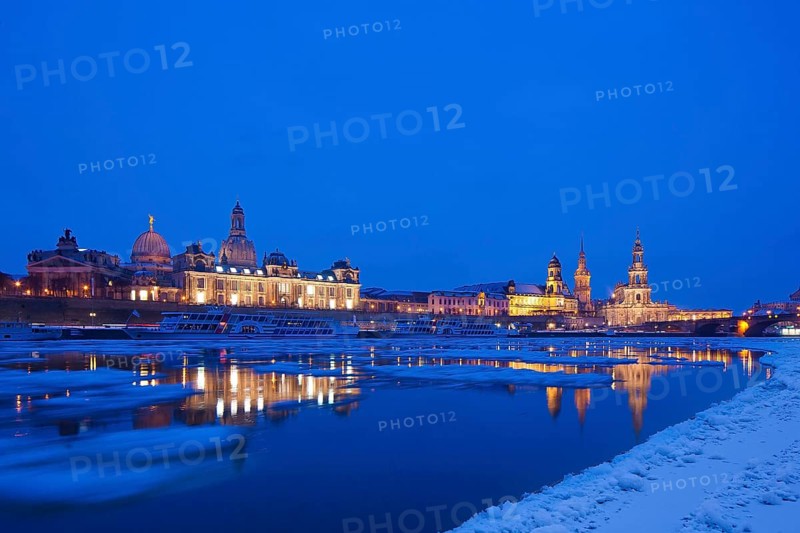 Ice drift on the Elbe in Dresden