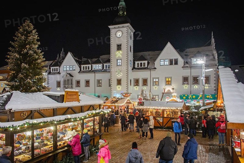 The Freiberg Christmas Market on the Obermarkt in front of the town hall