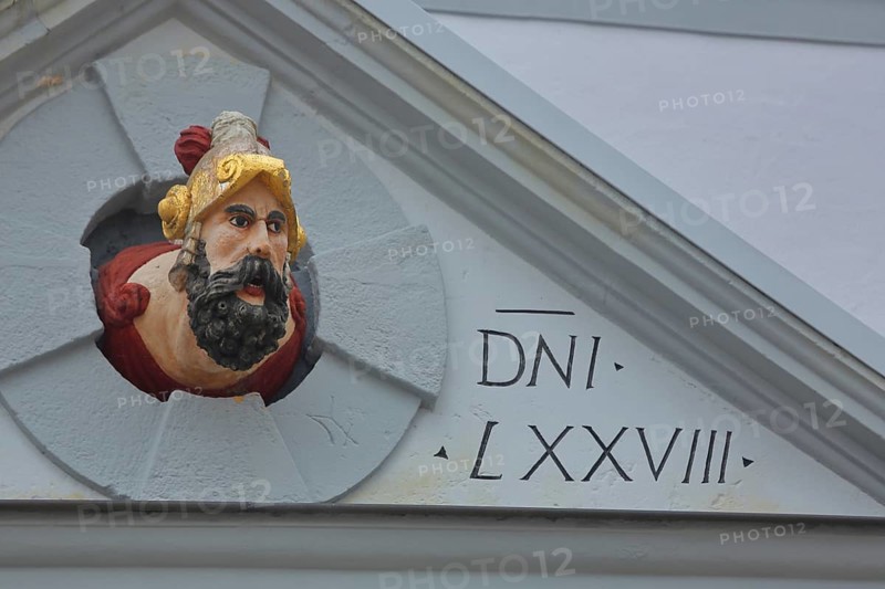 Figure at the bay window of the town hall, detail, head, grimace, looking out, Obermarkt, Freiberg, Saxony, Germany, Europe