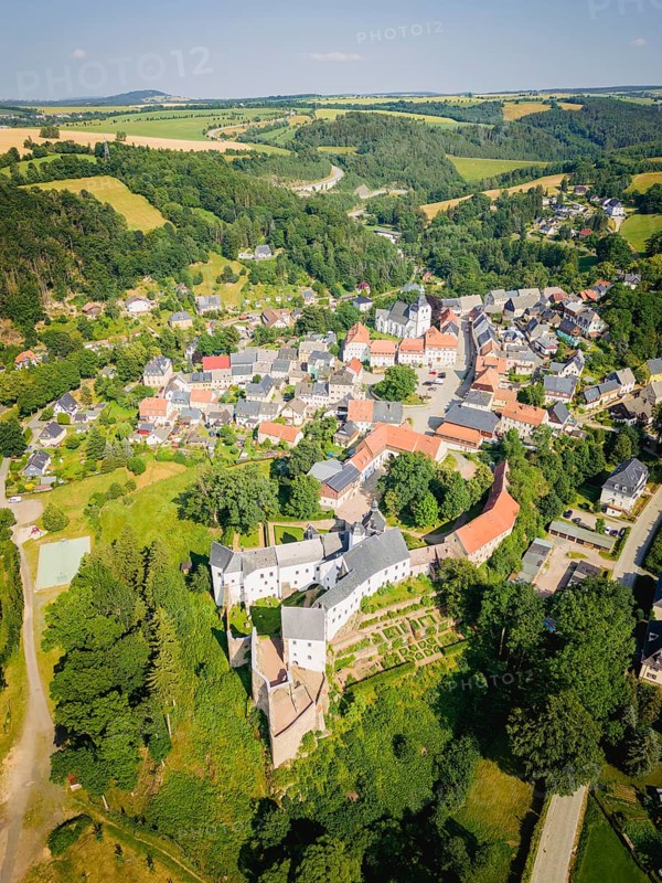 Lauenstein Castle originated from a castle with a core dating from the 13th century in the Lauenstein district of Altenberg in the Sächsische Schweiz-Osterzgebirge district in Saxony, which was extended and developed into a castle from the middle of the 16th century onwards