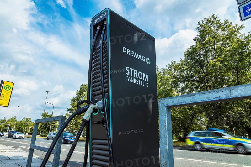 MOBI bundles the urban and environmentally friendly mobility options of trams, buses, rental bikes and cars as well as charging points for e-cars and, for the first time, e-bikes in one place, thus enabling fast transfers between different modes of transport