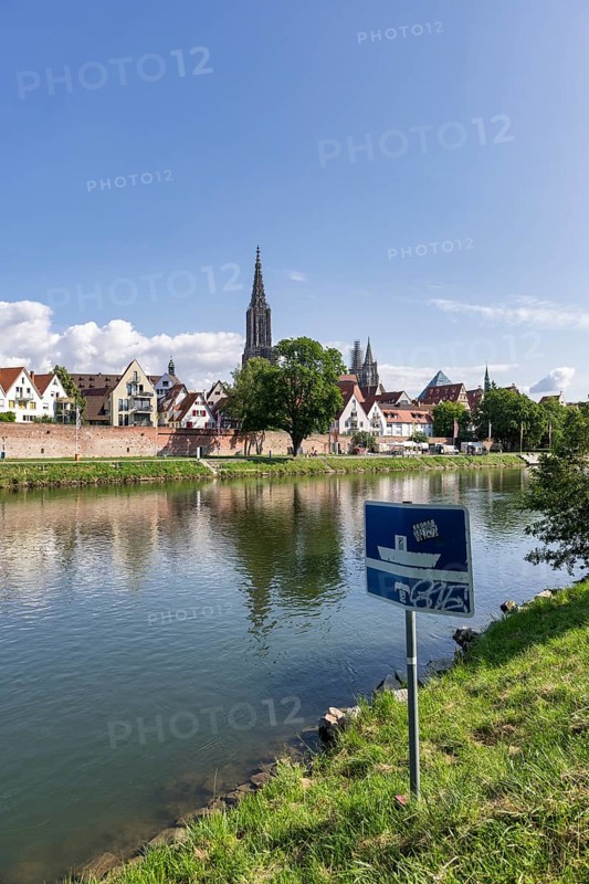 City view, Danube bank with historic old town, fishermen's quarter, cathedral, information board for navigation, Ulm, Baden-Württemberg, Germany, Europe