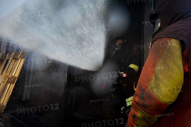 Hot training in the training container