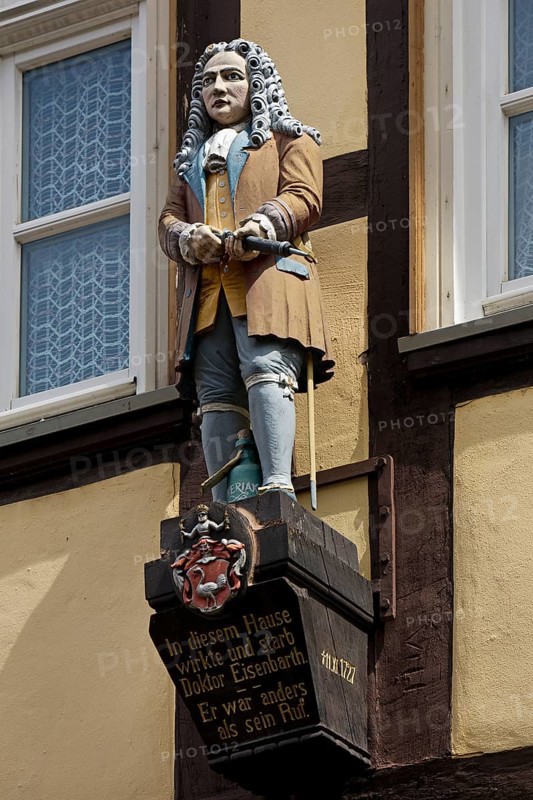 Figure of the doctor and miracle healer Dr. Eisenbarth at his death house, Hannoversch Münden, Lower Saxony, Germany, Europe