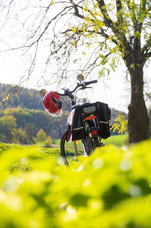 Symbolic image Resting on an e-bike tour in the Leipzig region at the Westewitz weir on the Mulde river