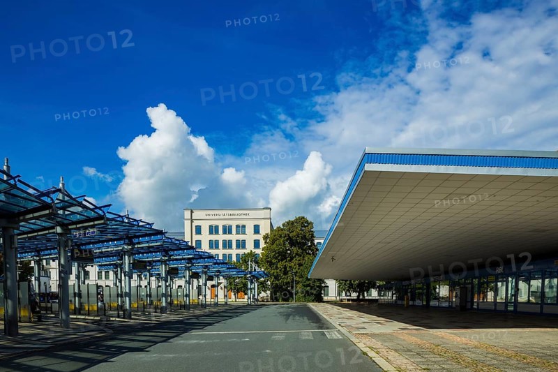 The bus station was built as an experimental building by the Deutsche Bauakademie. The bus station had 12 bus platforms, a 60-metre-long arrival platform and a cantilevered waiting hall that housed ticket counters, telephone booths, luggage machines and vending stands. Opening 1966-1968