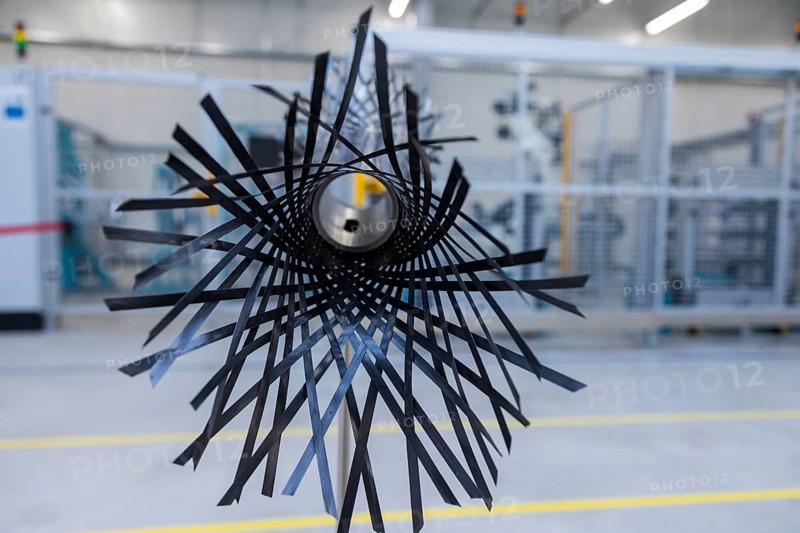 After only four months of construction, the high-tech start-up herone is moving into a new production hall at 24 7 Nordpark Dresden, pushing ahead with the series production of its customised thermoplastic fibre composite profiles for use in aerospace projects