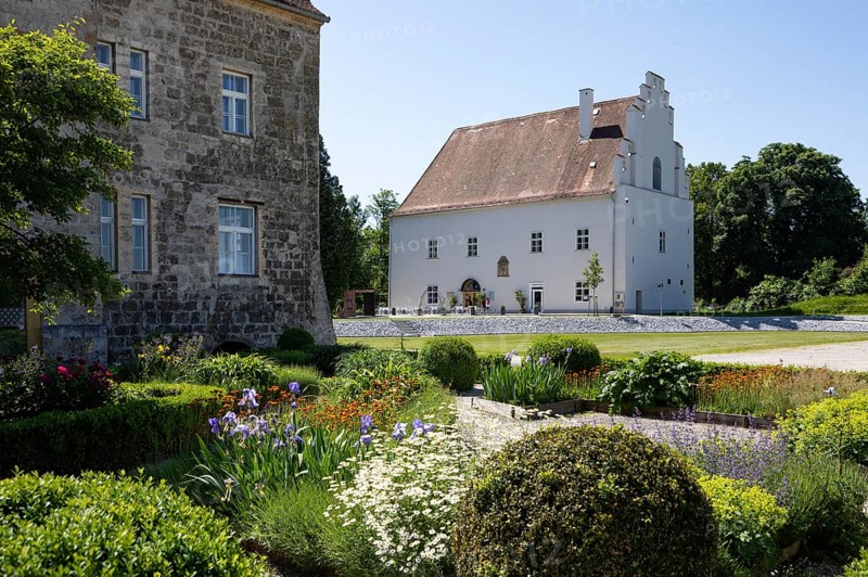 Flower garden in the Obernberg castle area, Obernberg am Inn, Innviertel, Upper Austria, Austria, Europe