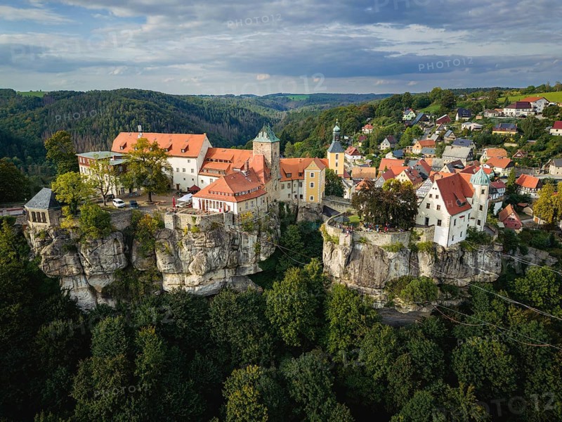 Highline and family festival in Hohnstein Highlines are stretched over the roofs of Hohnstein and between sandstone rocks, over which daring extreme athletes balance
