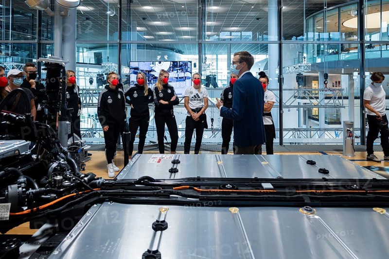 National woman's football team visits VW's Transparent Factory The German national woman's football team has now visited the Transparent Factory in Dresden. Since the beginning of the year, Volkswagen has been producing the all-electric ID.3 there