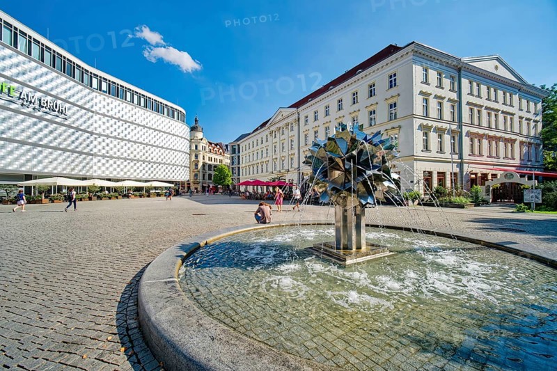 Art fountain called Pusteblume by Harry Müller, shopping centre Höfe am Brühl, called Blechbüchse, Höfe am Brühl, Richard-Wagner-Platz, Leipzig, Saxony, Germany, Europe