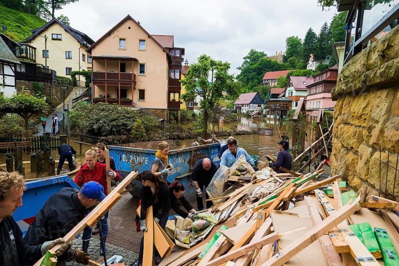 LBS players help to eliminate the consequences of flooding in the spa town of Rathen