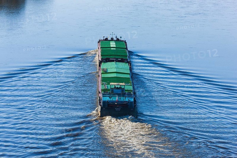 Diesbar Seusslitz pushed barge convoy on the Elbe