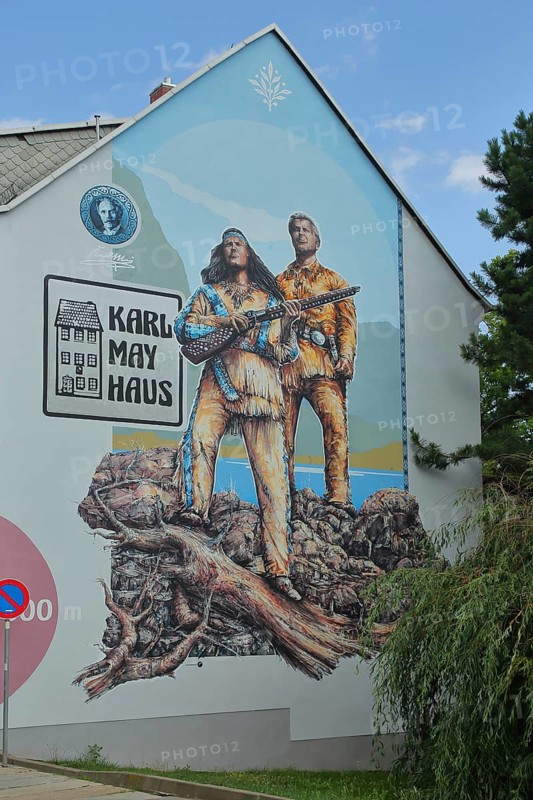 Mural with Winnetou and Old Shatterhand, Western, feature film, characters, Indians, famous, Karl May, graffiti, street art, Hohenstein-Ernstthal, Saxony, Germany, Europe