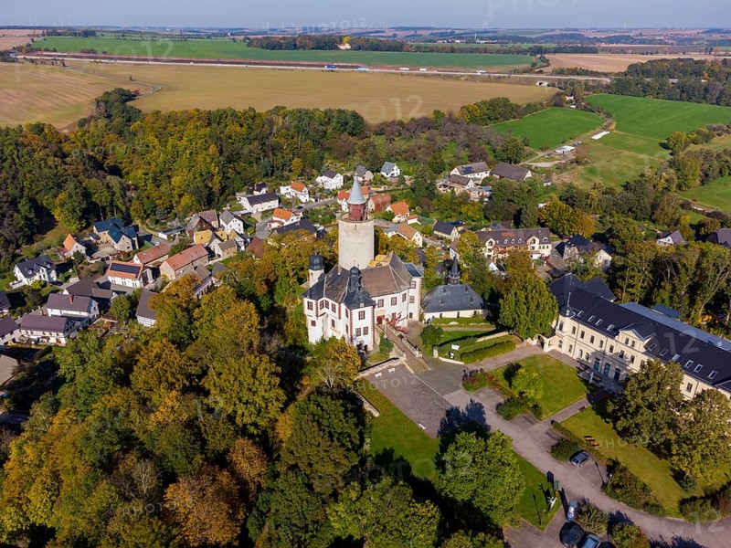 Posterstein Castle, which is over 800 years old, is located in the border triangle of Thuringia, Saxony and Saxony-Anhalt. There is a museum in the castle
