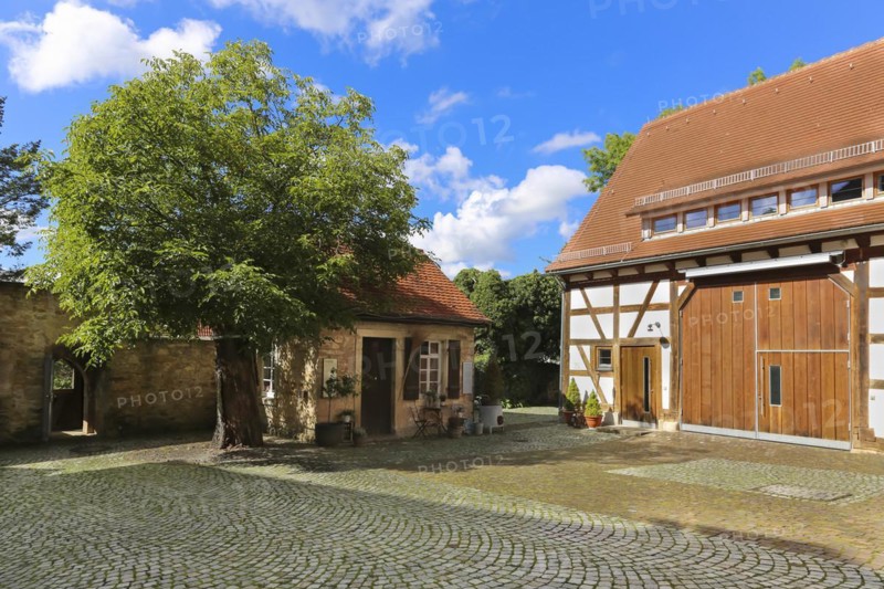 Gomaringen Castle, former bakehouse and washhouse on the right, prison in the castle courtyard, Gustav Schwab Museum, former aristocratic residence, historic building, former castle, half-timbered building, architecture, Gomaringen, Baden-Württemberg, Germany, Europe