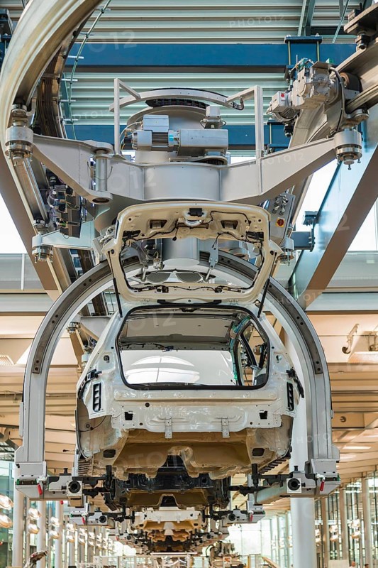 Transparent production in the Transparent Factory. After the phasing out of the Phaeton production, the new electrically rubbed model Galf and ID.3 are produced here