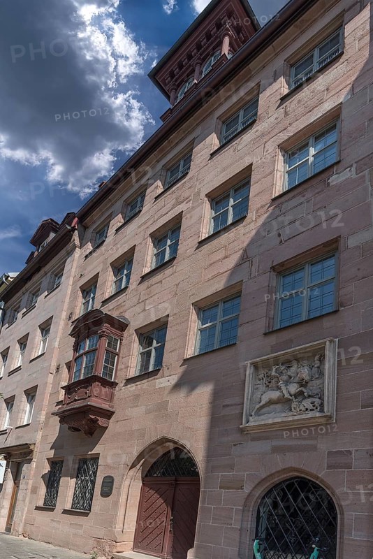 House sign, Weinmarkt 6, Nuremberg, Middle Franconia, Bavaria, Germany, Europe