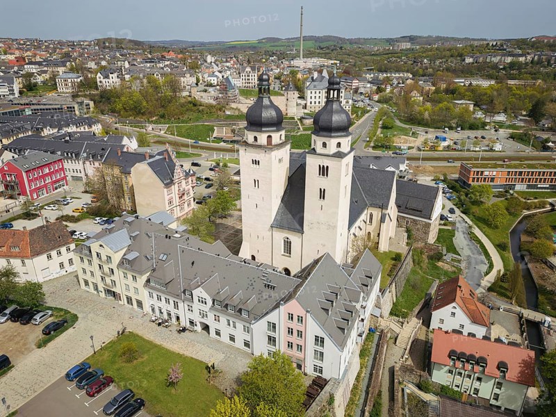 St. John's Church in Plauen is the main Protestant church in the city. The consecration document of the predecessor church in 1122 is also the first documentary mention of Plauen. The oldest parts of today's church are from a three-nave basilica building that was begun around 1224