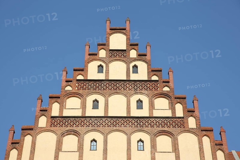 Stepped gable of the late Gothic mining museum, city museum, former cathedral courtyard, symmetrical, Untermarkt, Freiberg, Saxony, Germany, Europe
