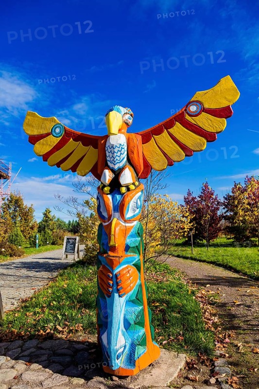 The Forest Botanical Garden Tharandt is an institution of the Technical University of Dresden and at the same time the Saxon State Arboretum. It houses single-stem woody plants and has been greatly expanded since 1997 to include North American forest formations. Totem pole by the Rabenau sculptor Olaf Klepzig