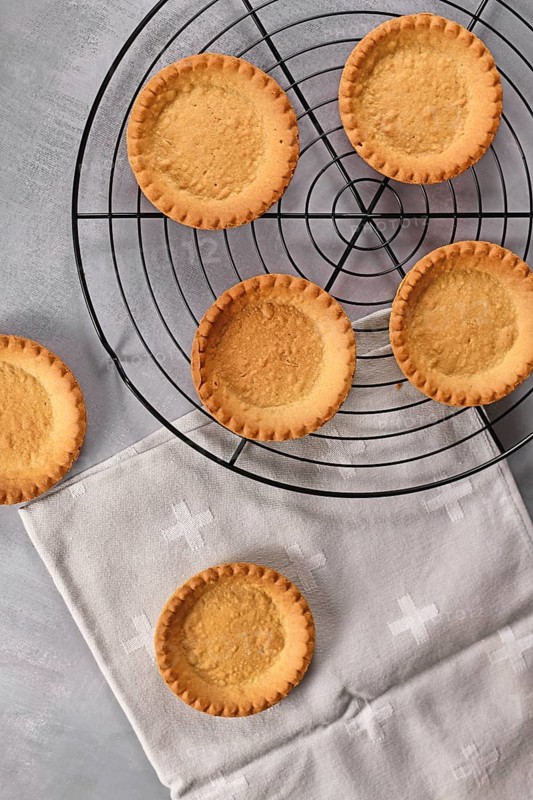 Small homemade tartlet pastry crusts without filling