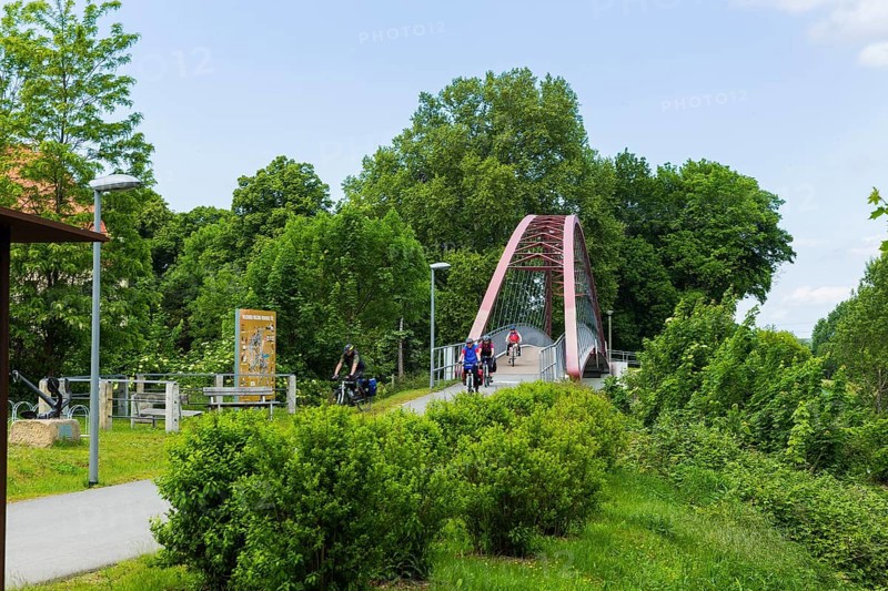DEU Saxony Riesa Riesa is a medium-sized town in the Saxon district of Meissen with 34, 777 inhabitants. It covers an area of 58.84 kmÂ² and lies on the left bank of the Elbe. The town is known mainly for its steel industry and as a sports town