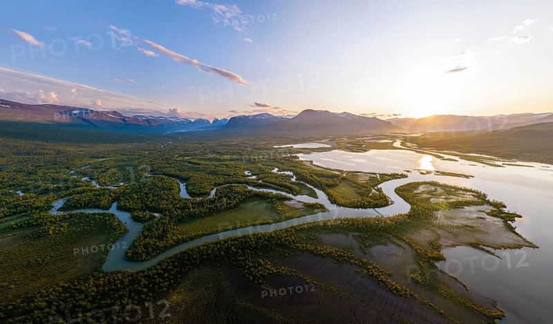 River delta of the Laddjujohka River, Lake Paittasjärvi, Kebnekaise Massif in the back, Nikkaluokta, Lapland, Sweden, Europe