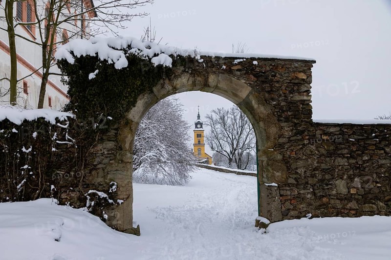 Augustusburg Hunting Lodge in the wintry Ore Mountains