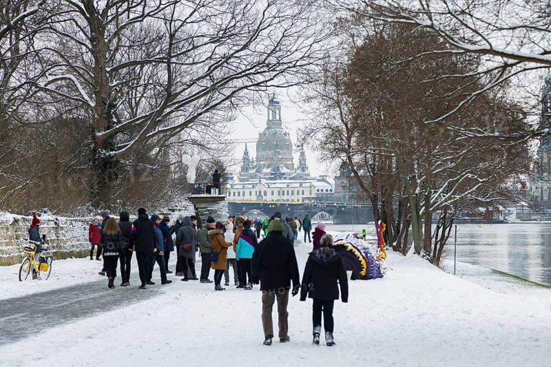 The art object Erwin 21 attracts many walkers along the banks of the Elbe