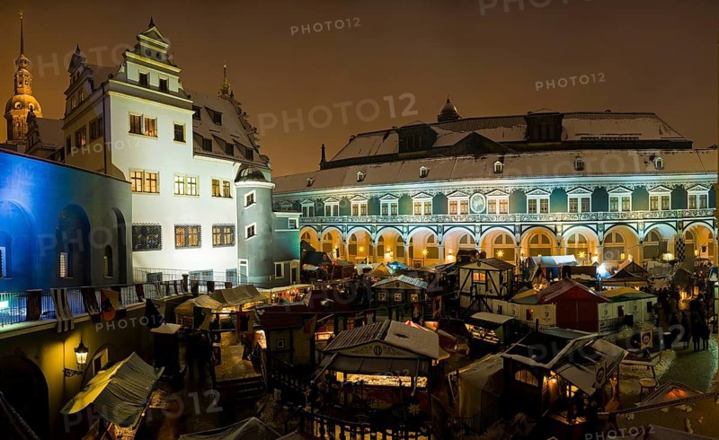 The nostalgic Christmas market in the stable yard of Dresden's Residence Palace also offers quiet and romantic moments in the Christmas hustle and bustle