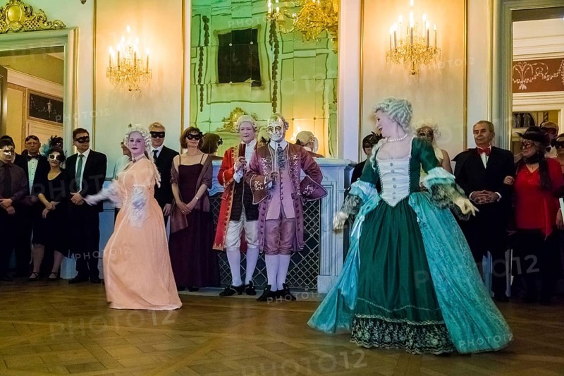 Masquerade ball at Rammenau Baroque Palace, Rammenau Palace in Rammenau near Bischofswerda in the district of Bautzen is one of the most beautiful preserved Baroque country palaces in Saxony. The les danseurs de Sans Souci as guests at the masked ball. With their historical dances, the costumed performers were a highlight of the evening