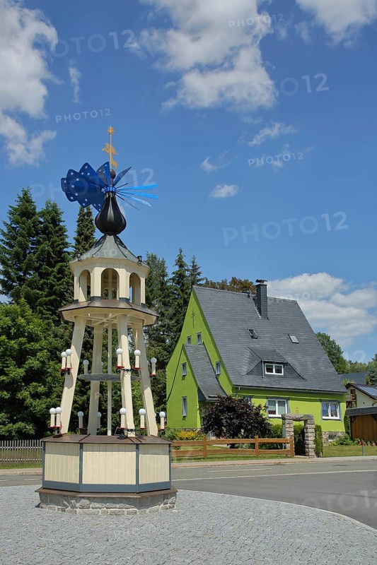 Christmas pyramid, Carlsfeld, Eibenstock, Westerzgebirge, Ore Mountains, Saxony, Germany, Europe