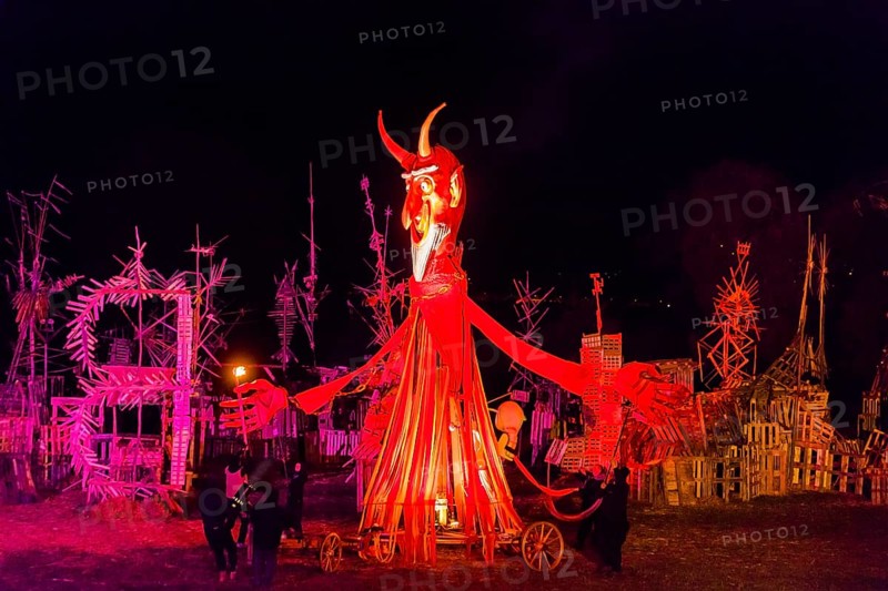 Grande Finale of the Travelling Theatre Festival on the Elbe Meadows