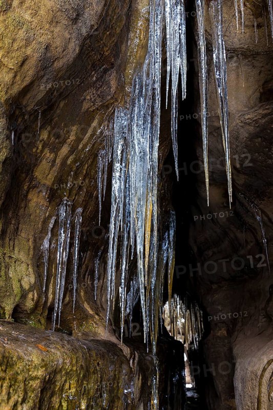 Icicles in the labyrinth on the Nikolsdorf walls