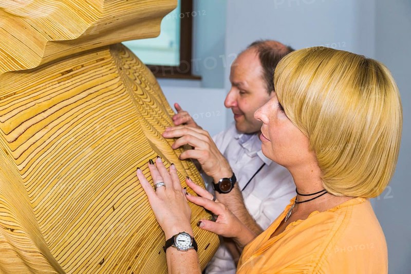 DEU Saxony Dresden Blind guests at the Albertinum Blind and visually impaired visitors feel the art