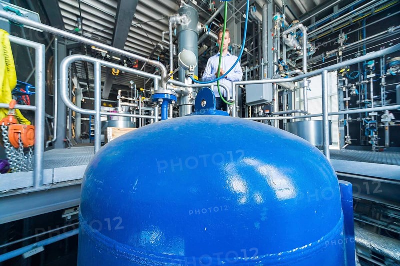 Pilot plant for fuel production. Here, carbon neutral fuel is produced from carbon dioxide and water. All that is needed is water and emission-free electricity. Large-scale projects are being built in Germany and Norway