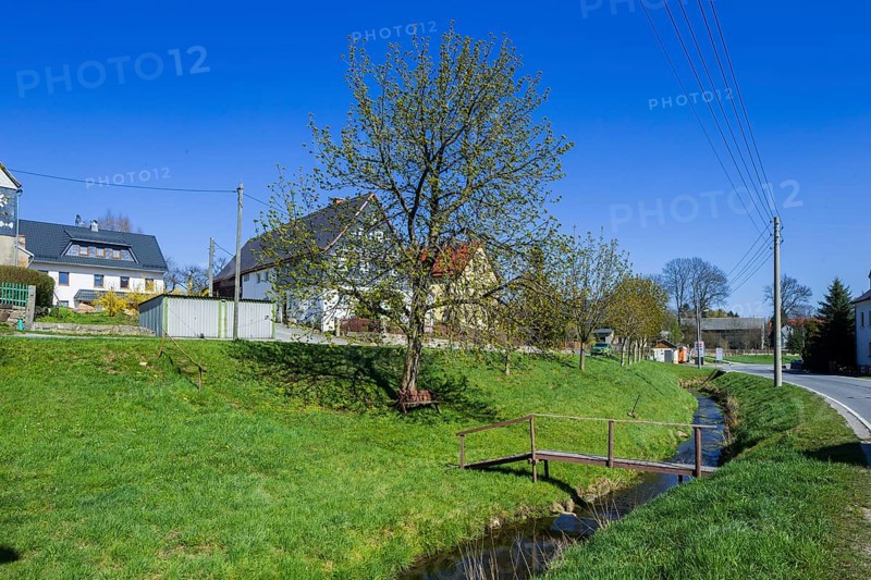 Niederottendorf is located between Berthelsdorf and Oberottendorf at the foot of the scenic Hohwald forest and the Valtenberg mountain