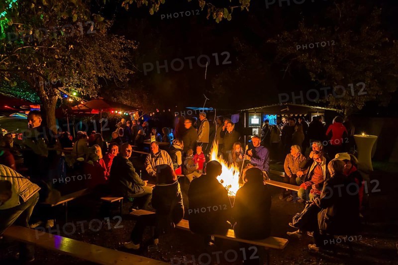 Grand finale of the travelling theatre festival on the Elbe meadows