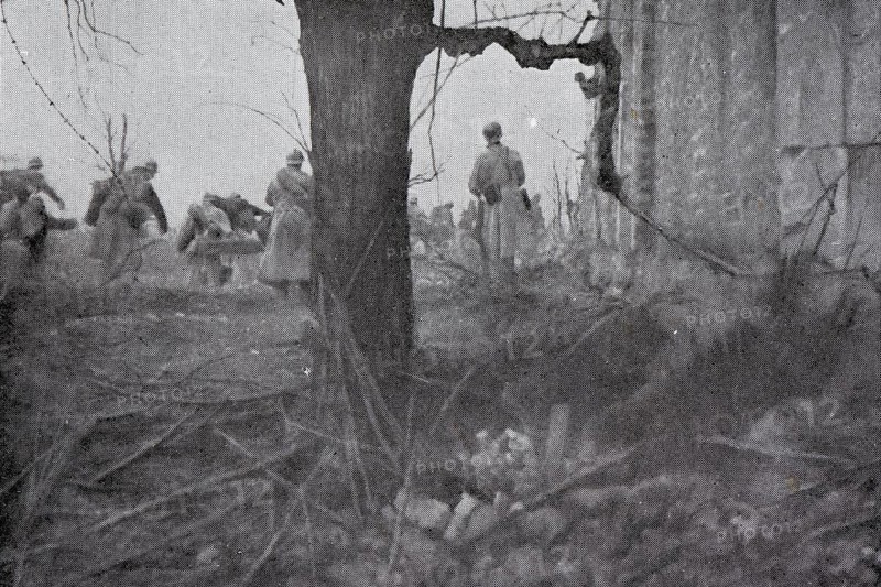 Life in the trenches, Beginning of an assault, 1917, France, Europe