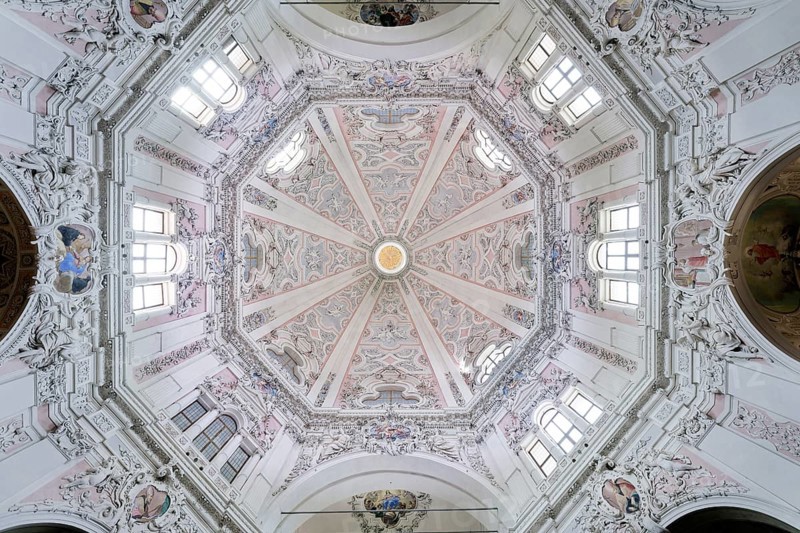 Dome, stuccoes by Domenico Beltramelli in the church of Madonna del Popolo, Baroque, Cherasco, province of Cuneo, Langhe, Piedmont, Italy, Europe