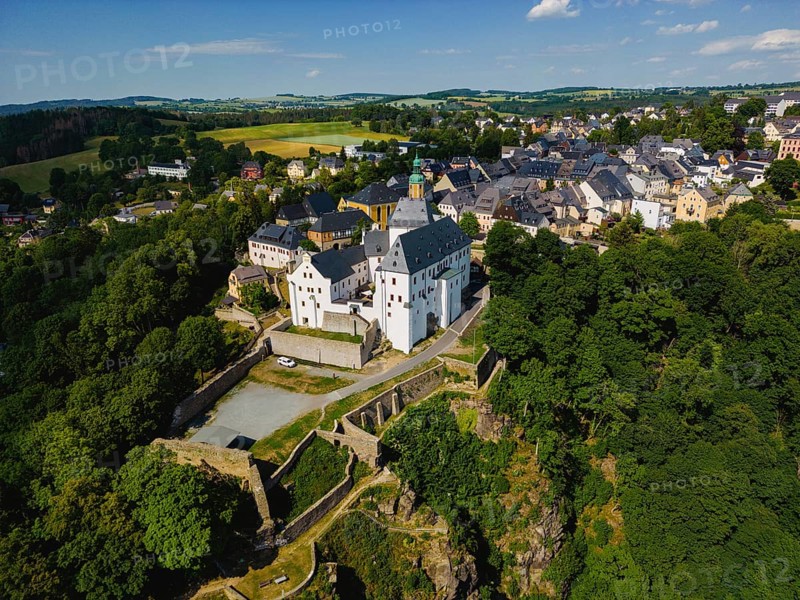 Wolkenstein is a town in the Erzgebirge district in Saxony. The oldest and warmest thermal spring in Saxony is located in the Warmbad district. Wolkenstein Castle from the outer castle in the south-west Wolkenstein Castle is a Renaissance castle complex on a mountain spur above the valley of the Zschopau, which dates back to a high medieval castle of the Lords of Waldenburg