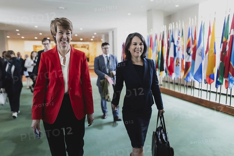 (R-L) Annalena Bärbock (Bündnis 90 Die Grünen), Federal Minister for Foreign Affairs, and Ute Hohoff, Judge at the Federal Supreme Court, photographed on their way from the United Nations Headquarters to the German House in New York City, 17.07.2023. Annalena Bärbock travels to New York to attend the ceremony marking the 25th anniversary of the Rome Statute of the International Court of Justice., New York City, United States, North America