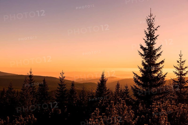CZ Krkonosey Horni Misecky The Krkonose Mountains are the highest mountains in the Czech Republic and Silesia. It stretches along the border between Poland and the Czech Republic and reaches an altitude of 1602 metres at Schneekoppe. The mountains have a subalpine character with glacial cirques, mountain lakes and the steep rocky flanks of the mountains. Close to the ridge, about 7, 5 km northwest of the centre of Spindlero¯v Mlyn, at an altitude of almost 1400 m, is the source of the