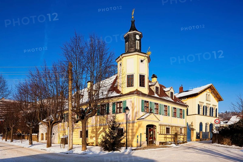 (Copyright Â© www.dresden-fotografie.de) (Sylvio Dittrich) (+49 1772156417) The winery is located in Radebeul in Oberlössnitz, at the foot of the prestigious vineyard, the Radebeul Goldener Wagen. The heritage-protected winegrower's house, in whose cellar the wines are matured, dates back to the 17th century and is known as Meinhold's tower house