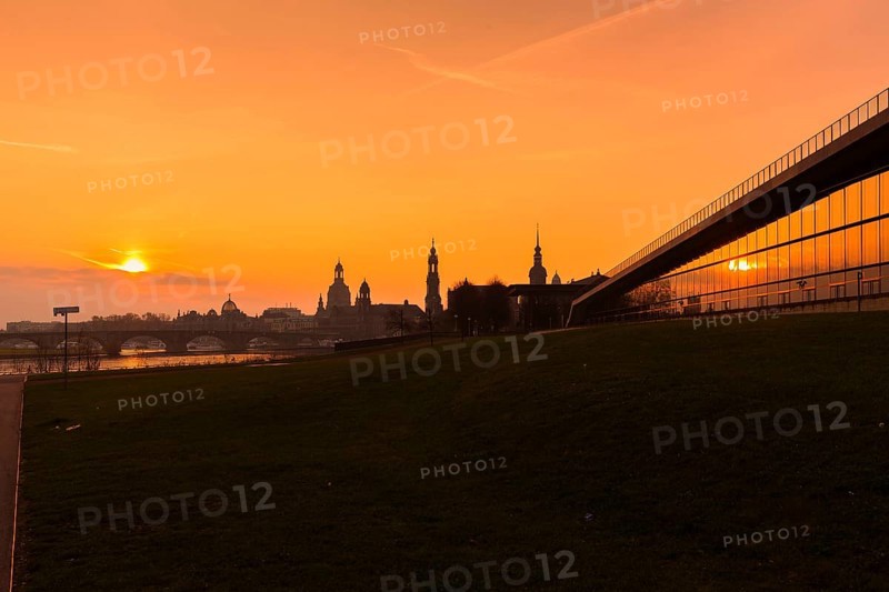 DEU Saxony Dresden Dresden silhouette in the morning, seen from the new terrace