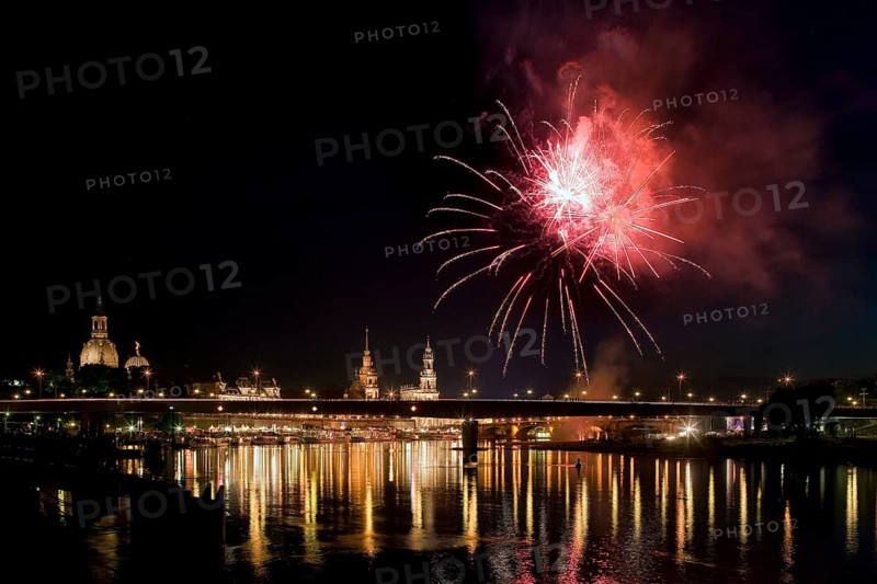 Breathtaking firework displays enchant the city skyline at night. Here is the big firework display for the 175th anniversary of the Saxon Steamship Company