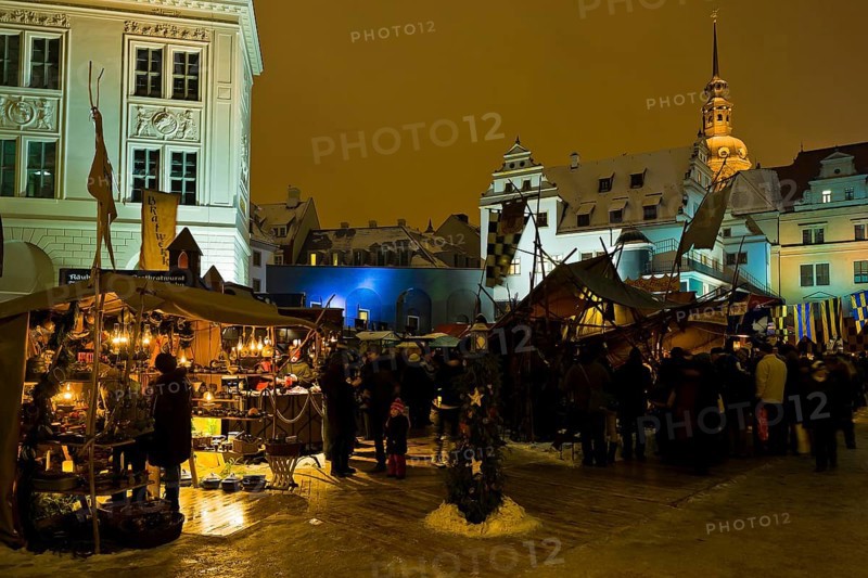 The nostalgic Christmas market in the stable yard of Dresden's Residence Palace also offers quiet and romantic moments in the Christmas hustle and bustle