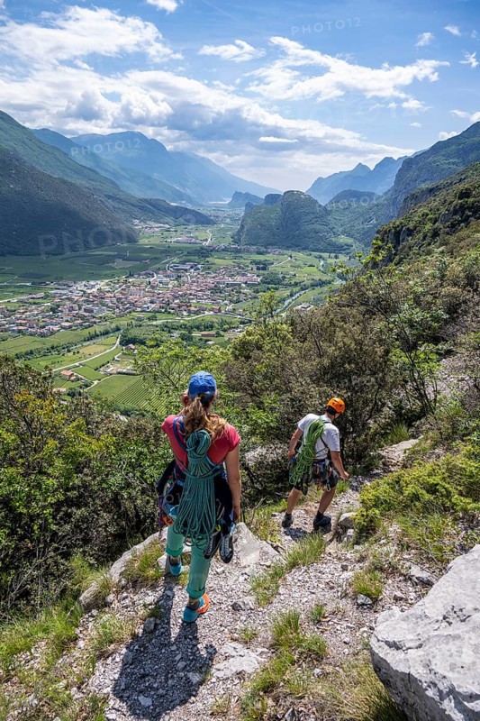 Climbers descending, multi-pitch climbing, Via la Bellezza della Venere, Garda Mountains, Arco, Trentino-Alto Adige, Italy, Europe