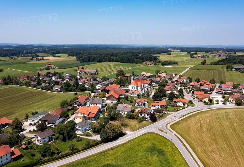 Drone image, village of Leobendorf near Abtsdorfer See, municipality of Saaldorf-Surheim, Rupertiwinkel, Upper Bavaria, Bavaria, Germany, Europe